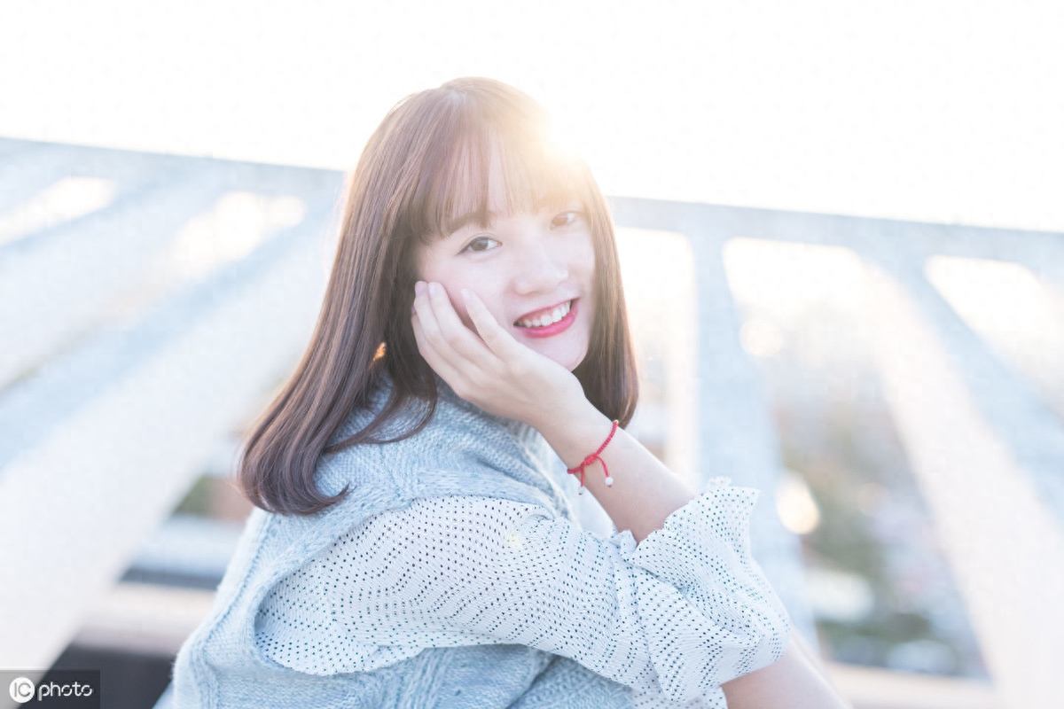 双鱼女性格深度解析：双鱼一个人的时候有多不正经