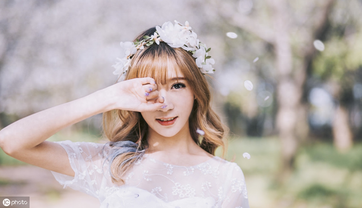 双鱼女性格深度解析：双鱼一个人的时候有多不正经