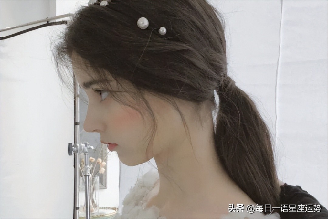 2023年摩羯两大贵人星座