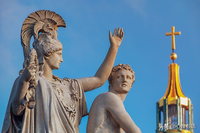 不是富豪就是精英
