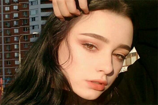 摩羯女的眼睛很美
