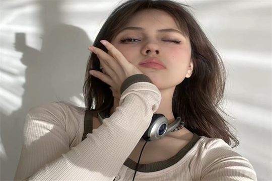 水瓶座的终身贵人星座侯以嘉侯以嘉